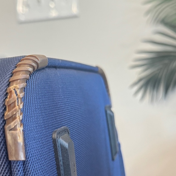 Travelpro Crew Classic Expandable Spinner luggage, suitcase travel bag - Picture 12 of 14